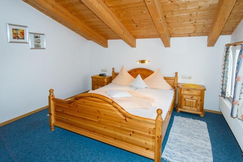 Cafe Chiemgau Und Gaestehaus Ruhpolding Exterior photo