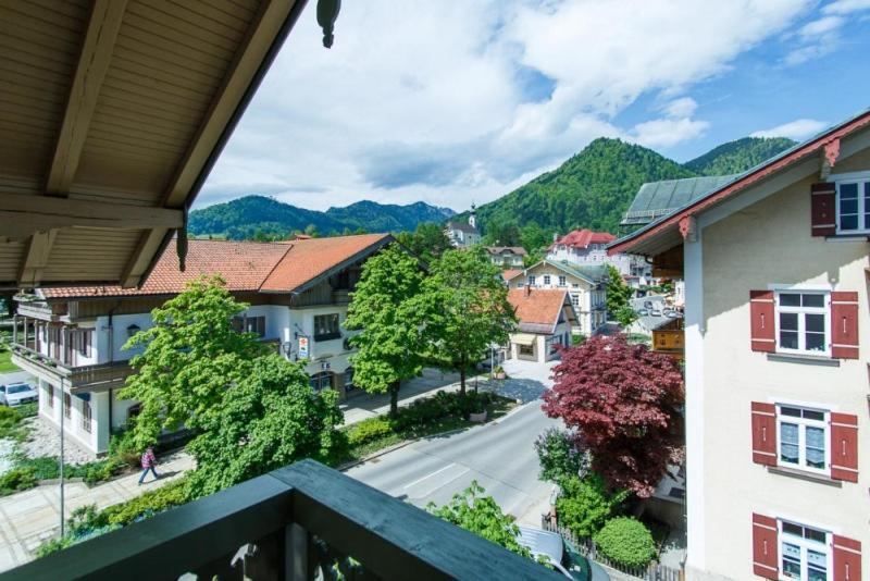 Cafe Chiemgau Und Gaestehaus Ruhpolding Exterior photo